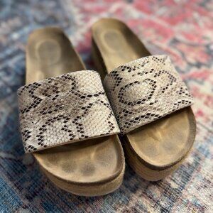 Dirty Laundry Faux Snake Platform Slides Women’s 8.5 Tan